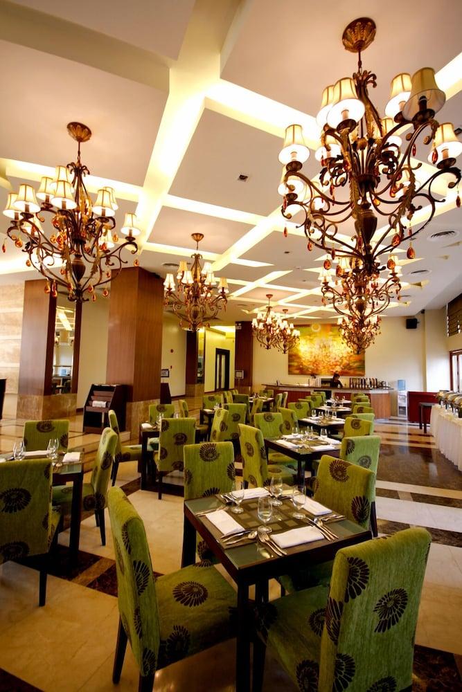 The Avenue Plaza Hotel Naga  Exterior photo