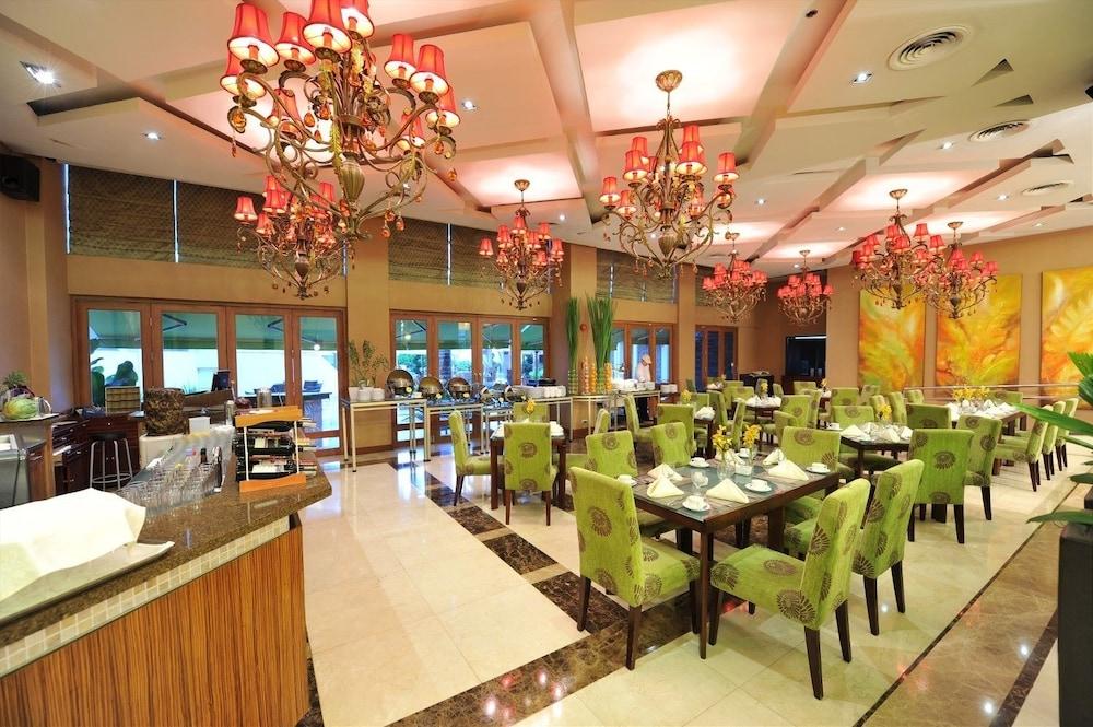 The Avenue Plaza Hotel Naga  Exterior photo