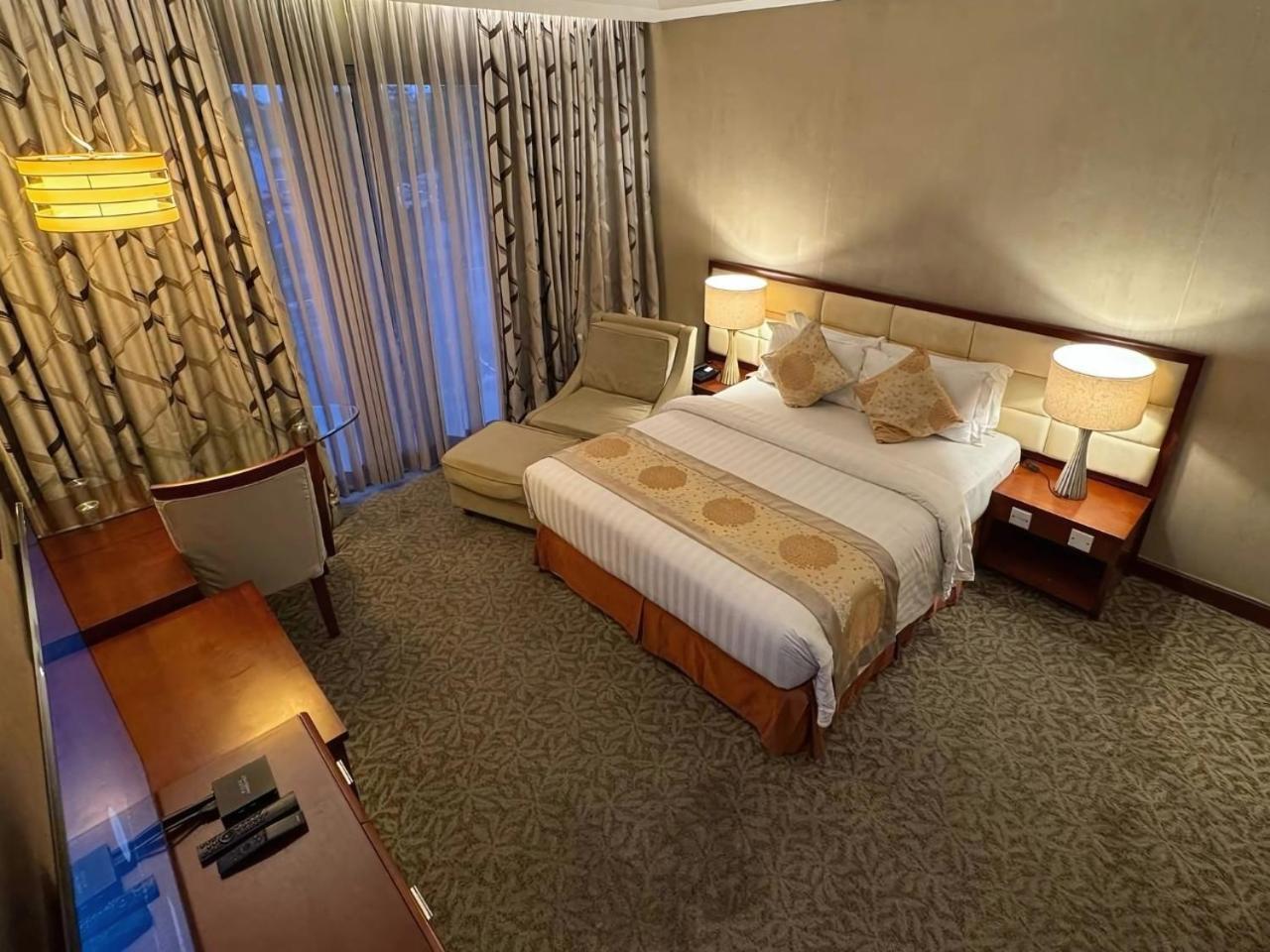 The Avenue Plaza Hotel Naga  Exterior photo