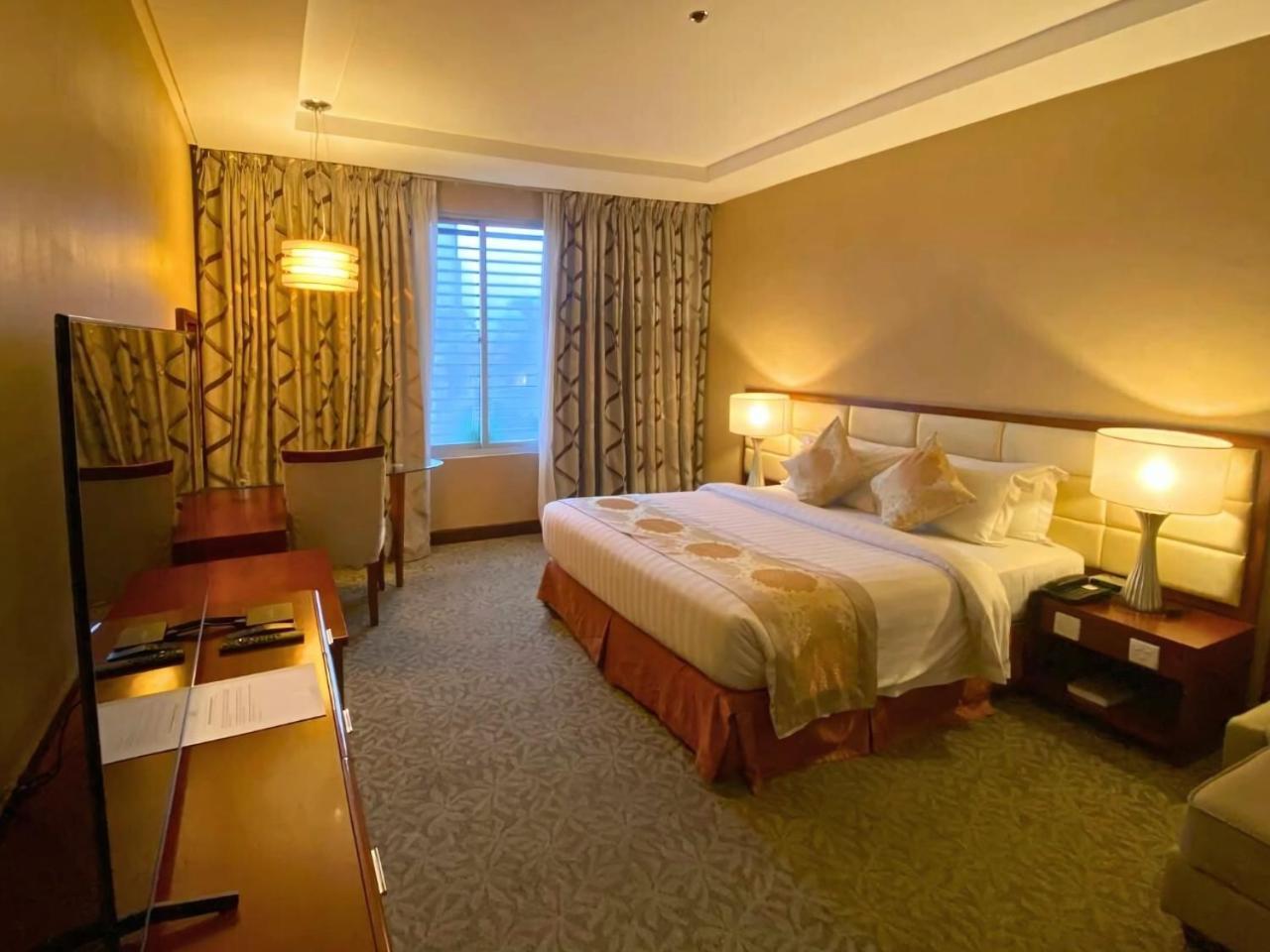 The Avenue Plaza Hotel Naga  Exterior photo