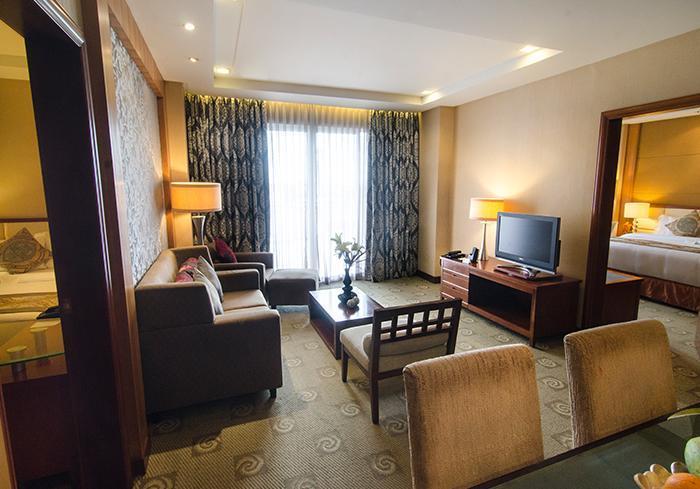 The Avenue Plaza Hotel Naga  Exterior photo