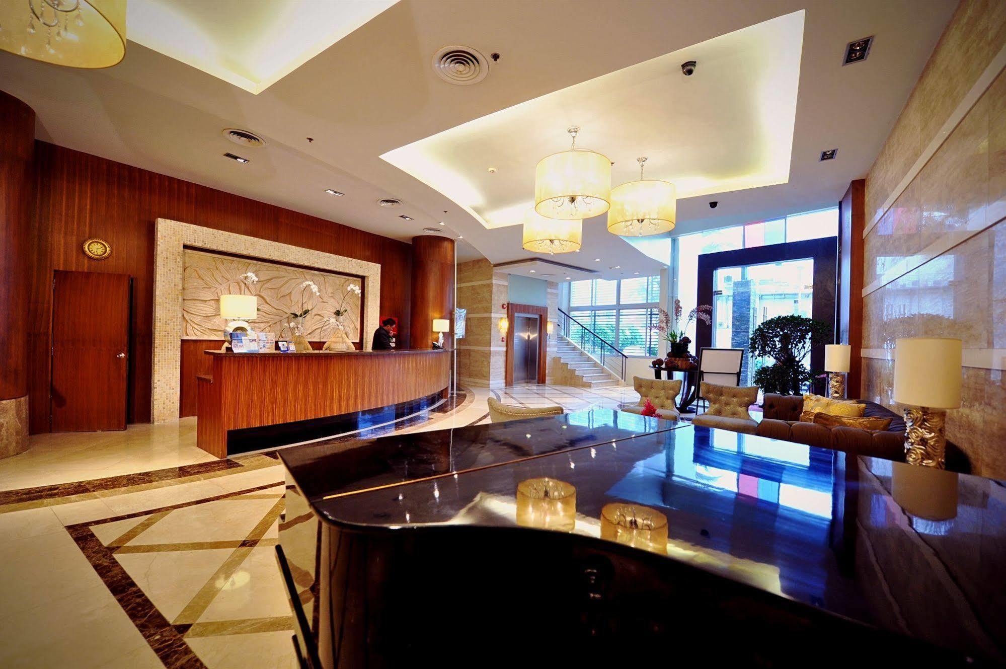 The Avenue Plaza Hotel Naga  Exterior photo