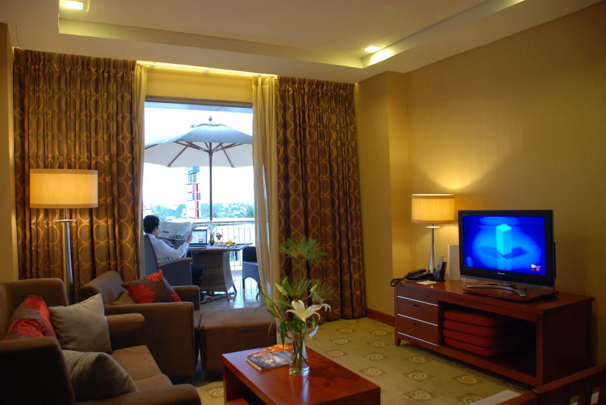 The Avenue Plaza Hotel Naga  Exterior photo
